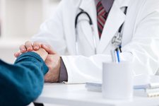 试管婴儿已经怀孕四个月了还在反复出血是什么原因？
